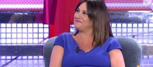 Melani Olivares cuenta las horas para dar a luz en el 'Deluxe'