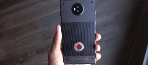 RED Hydrogen One reviewed by Marques Brownlee (Marques Brownlee/YouTube Screenshot) https://www.youtube.com/watch?v=tQzqFbwWPSk