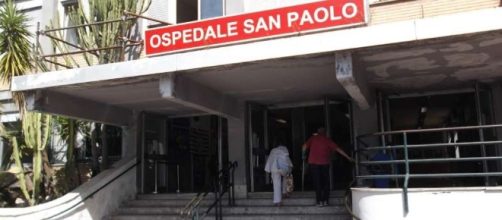 Una storia grottesca e amara: disabile dimesso da quasi un mese dall'ospedale San Paolo di Napoli non se ne va.