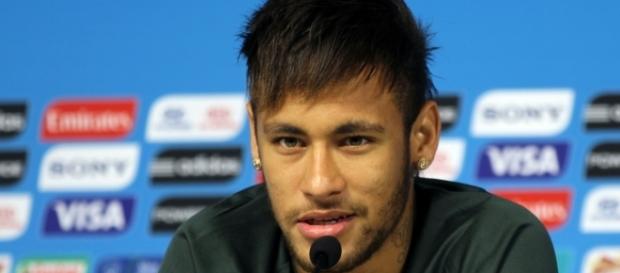 Neymar Jr a signé au PSG pour 222 millions d'euros Neymar Jr a signé au PSG pour 222 millions d'euros