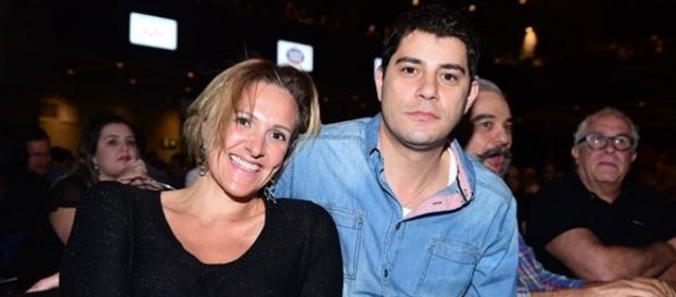 O casal tem três filhas e se mudou para o Reino Unido O casal tem três filhas e se mudou para o Reino Unido