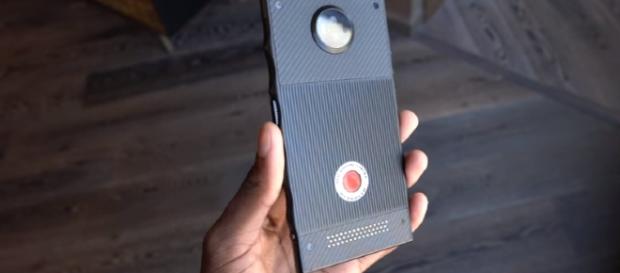 RED Hydrogen Prototype Hands-On! Image - Marques Brownlee | YouTube RED Hydrogen Prototype Hands-On! Image - Marques Brownlee | YouTube