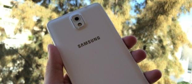 Samsung Galaxy Note 8 in Arctic Silver hue has leaked/Photo via John Karakatsanis, Flickr Samsung Galaxy Note 8 in Arctic Silver hue has leaked/Photo via John Karakatsanis, Flickr