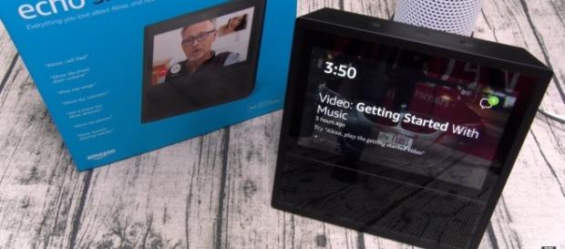 The Amazon Echo Show lives up to its name | Flossy Carter/YouTube The Amazon Echo Show lives up to its name | Flossy Carter/YouTube