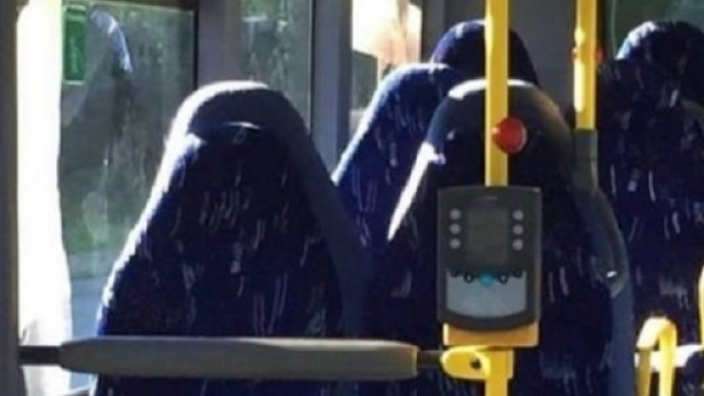 La foto pubblicata su Facebook dal gruppo di estrema destra norvegese