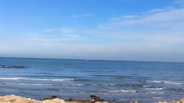 Marina Merolla protesta contro l'inaccessibilit&agrave; del nuovo waterfront di San Girolamo