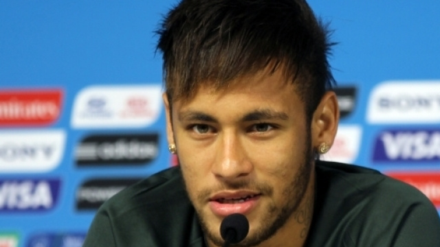 Neymar Jr a sign&eacute; au PSG pour 222 millions d'euros