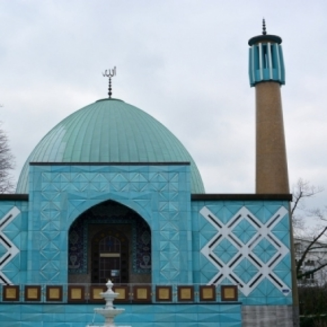 Shia Mosque called Blue Mosque. Photo-pixabay.com/en/hamburg-blue-mosque-on-the-alster-1184557/
