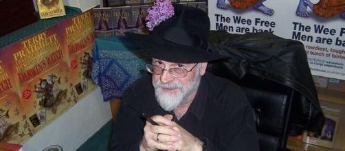 The unfinished work of the late fantasy author Terry Pratchett was destroyed by steam roller [Image: Wikimedia by Myrmi/CC BY-SA 2.0]