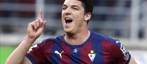 Ander Capa celebrando un gol con el Eibar. (vía web - blogspot.com)