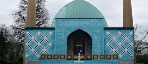 Shia Mosque called Blue Mosque. Photo-pixabay.com/en/hamburg-blue-mosque-on-the-alster-1184557/