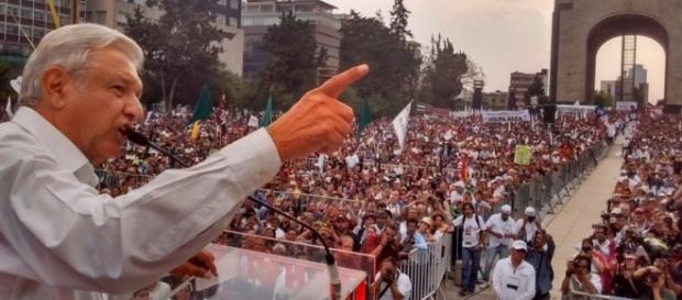 AMLO antepone su proyecto de nación a cualquier guerra sucia que recibe de sus enemigos políticos AMLO antepone su proyecto de nación a cualquier guerra sucia que recibe de sus enemigos políticos
