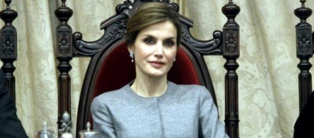 La reina Letizia en un acto oficial La reina Letizia en un acto oficial