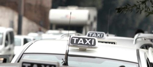 Taxi abusivi: sanzioni - napolitoday.it