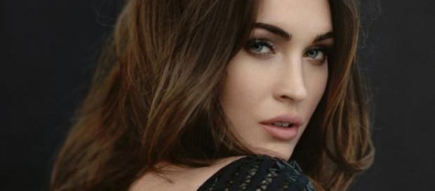 Megan Fox possui uma deformidade física Megan Fox possui uma deformidade física