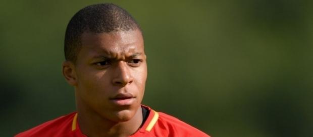 PSG ou Barça pour Mbappé ? (image via bfmtv.com) PSG ou Barça pour Mbappé ? (image via bfmtv.com)
