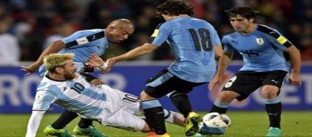 Uruguay y Argentina jugarán por la fecha 15 de eliminatorias FIFA Uruguay y Argentina jugarán por la fecha 15 de eliminatorias FIFA