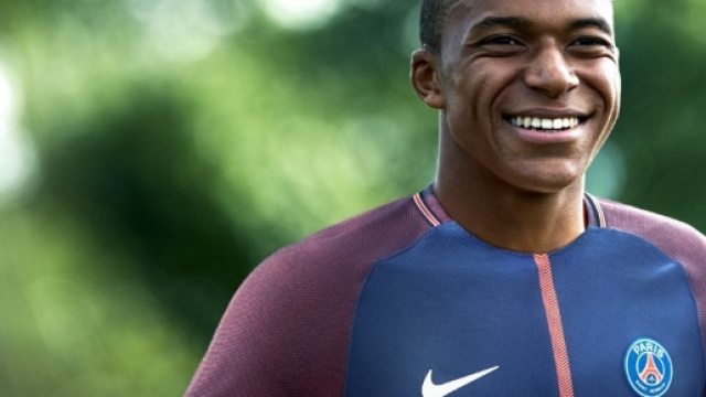 Kylian Mbapp&eacute; s'est engag&eacute; avec le PSG dans la toute fin du mercato. (PSG)