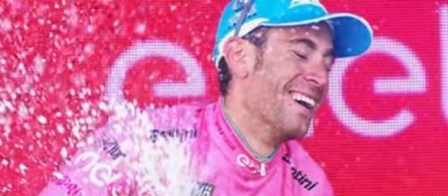 Vincenzo Nibali in maglia rosa al Giro d'Italia 2016
