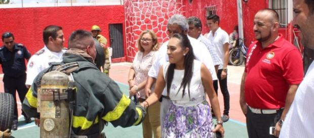 Berenice Sosa fue recibida por todo el personal de Bomberos Berenice Sosa fue recibida por todo el personal de Bomberos