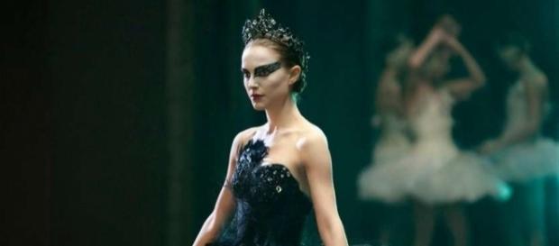 Black Swan: un mundo oscuro de la cinematografía de Darren Aronofsky LGEcine | Cisne negro (2010): Dicotomía emocional - lgecine.org Black Swan: un mundo oscuro de la cinematografía de Darren Aronofsky LGEcine | Cisne negro (2010): Dicotomía emocional - lgecine.org