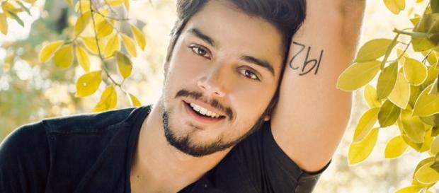 Famosos que são gays e você não sabia Famosos que são gays e você não sabia