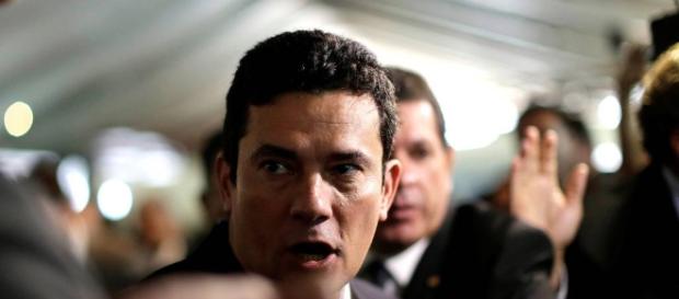 Juiz Sérgio Moro reúne mais provas contra o ex-presidente Lula Juiz Sérgio Moro reúne mais provas contra o ex-presidente Lula