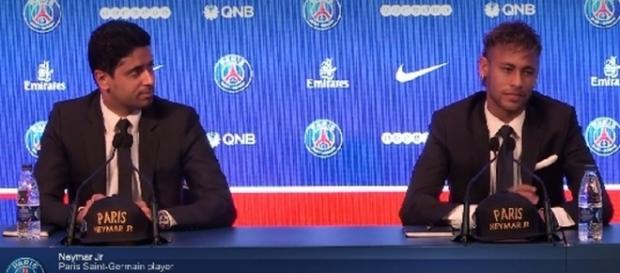 Neymar et Nasser Al-Khelaïfi en conférence de presse ce vendredi 4 août 2017 Neymar et Nasser Al-Khelaïfi en conférence de presse ce vendredi 4 août 2017
