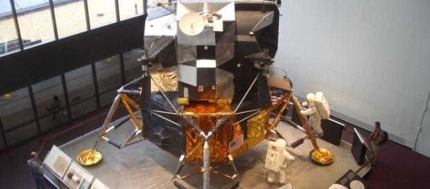 The Moon Lander Replica made in solid gold gets stolen from museum/Photo via Mark Fowler, Flickr The Moon Lander Replica made in solid gold gets stolen from museum/Photo via Mark Fowler, Flickr