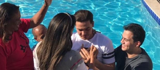 Wesley é batizado na Estância Paraíso Wesley é batizado na Estância Paraíso