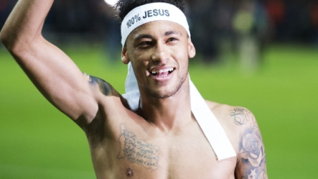 JO 2016 : L'étonnant tatouage de Neymar - Closer - closermag.fr