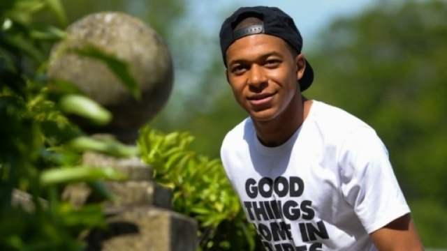 L'offre record du monde du PSG pour Mbappé ! - football.fr