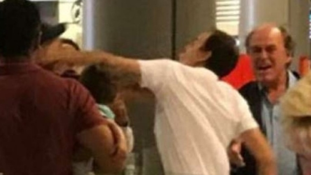 Nizza, botte in aeroporto: uno steward sferra un pugno a un ... - ilmessaggero.it