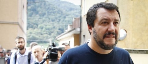 Il leader della Lega, Salvini, ha dichiarato di voler affondare le navi ONG