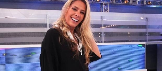 Adriane Galisteu assinou contrato com a Globo Adriane Galisteu assinou contrato com a Globo