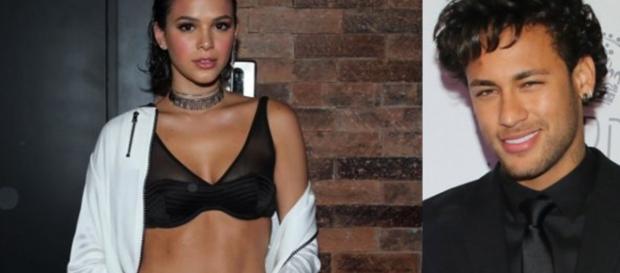 Com barriga de fora, Bruna Marquezine é homenageada por Neymar Com barriga de fora, Bruna Marquezine é homenageada por Neymar