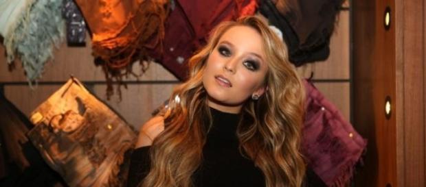 Larissa Manoela e João Guilherme se reencontram e foto revela climão nos bastidores Larissa Manoela e João Guilherme se reencontram e foto revela climão nos bastidores