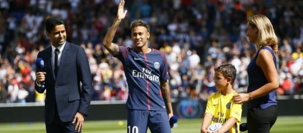 Neymar lamentou não poder estar em campo Neymar lamentou não poder estar em campo