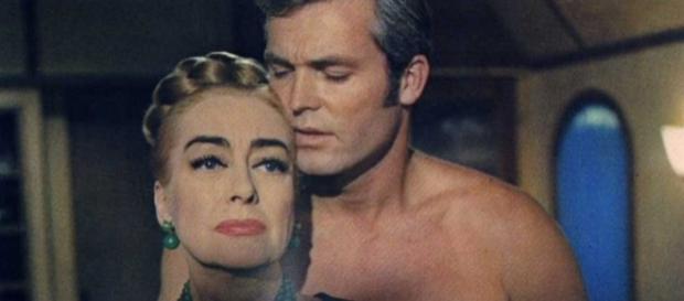 Ty Hardin e Joan Crawford em Espetáculo de Sangue Ty Hardin e Joan Crawford em Espetáculo de Sangue