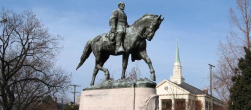Statue of General Lee that is planned to be removed (Robert Edward Lee Sculpture via Wikimedia Commons)