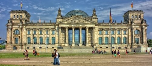 The Reichstag building in Berlin where two Chinese tourists were arrested for Nazi salutes [Image: Pixabay/CC0]