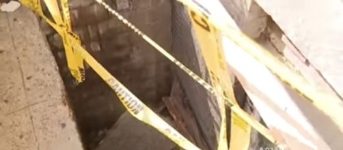 Woman falls six feet down a hole when the sidewalk collapsed [Image: YouTube/CBS New York]