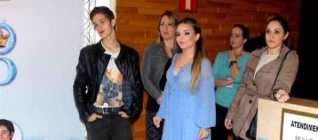 João Guilherme e Larissa manoela aparecem juntos, mas com cara de poucos amigos João Guilherme e Larissa manoela aparecem juntos, mas com cara de poucos amigos