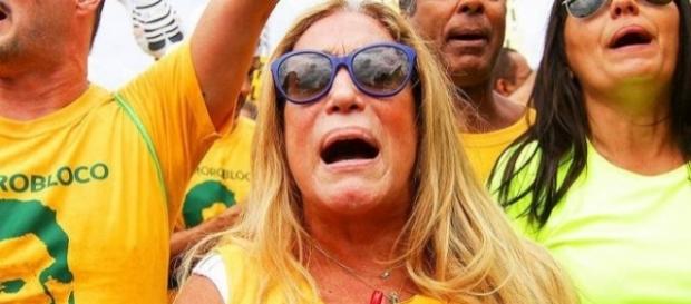 Suzana Vieira em protesto contra Dilma Rousseff no Rio de Janeiro Suzana Vieira em protesto contra Dilma Rousseff no Rio de Janeiro