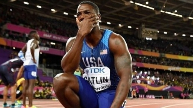 Justin Gatlin devient champion du monde de 100 mètres en battant Usain Bolt
