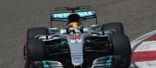 Formula 1: anche in vacanza, Hamilton studia come battere la Ferrari - corrieredellosport.it