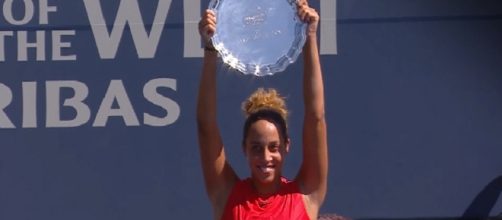 Madison Keys celebrating her title in Stanford/ Photo: screenshot via WTA official channel on YouTube