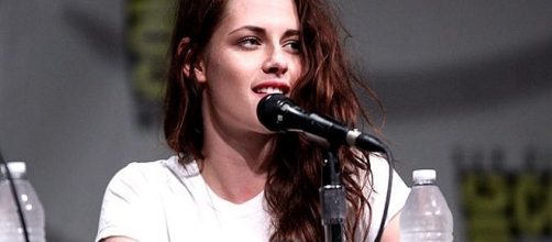 'Twilight' star Kristen Stewart recently admitted she can still date a man / Photo via Gage Skidmore , Wikimedia Commons