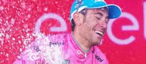 Vincenzo Nibali in maglia rosa