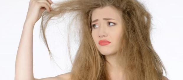 Algunas mujeres paceden la caída del cabello. Algunas mujeres paceden la caída del cabello.
